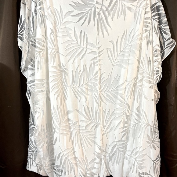 Ladies Chacha Vente Blouse,2X, lines solid white, short sleeve, very pretty - Picture 3 of 4